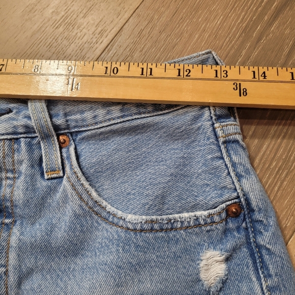 Levi's Jean Shorts Women's sz 26 501 Button Fly Distressed Jean Shorts - Picture 9 of 12